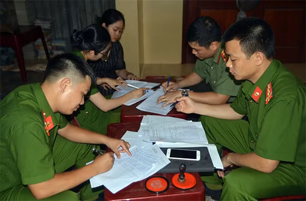 Lực lượng chức năng lập biên bản đối với cơ sở photocopy