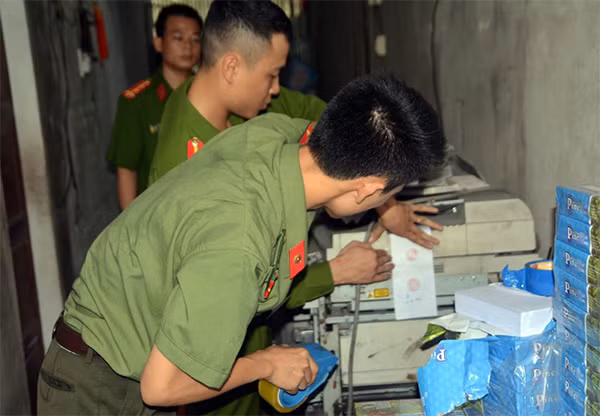 Niêm phong tang vật.