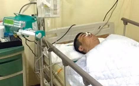 Hoàng Quân vừa trải qua ca phẫu thuật khá căng thẳng. Hoàng Quân vừa trải qua ca phẫu thuật khá căng thẳng.