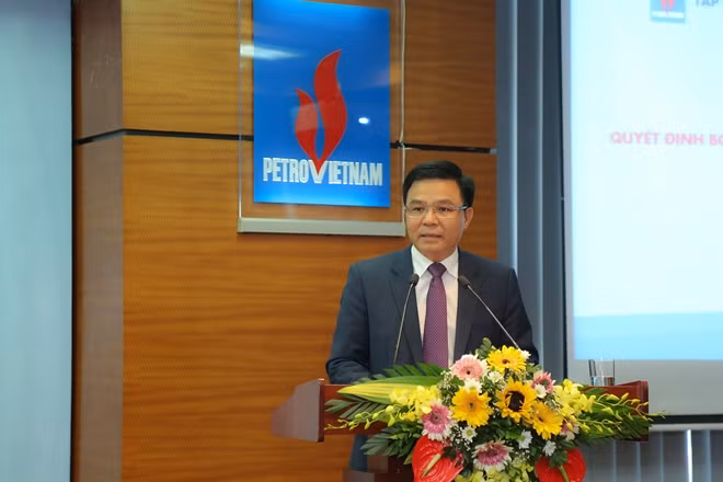Đồng chí Lê Mạnh Hùng, Tổng Giám đốc Tập đoàn Dầu khí Việt Nam phát biểu tại buổi lễ