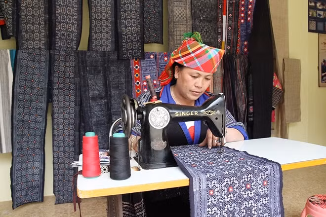 Nghề dệt thổ cẩm của người Mông huyện Mù Cang Chải đang được bảo tồn và phát triển.