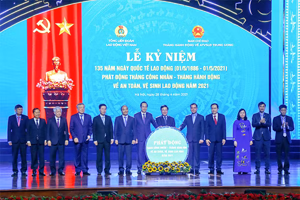 Phó Thủ tướng Chính phủ Phạm Bình Minh cùng lãnh đạo Tổng LĐLĐVN, Bộ LĐ-TBXH phát động Tháng Công nhân và Tháng An toàn vệ sinh lao động 2021 Phó Thủ tướng Chính phủ Phạm Bình Minh cùng lãnh đạo Tổng LĐLĐVN, Bộ LĐ-TBXH phát động Tháng Công nhân và Tháng An toàn vệ sinh lao động 2021