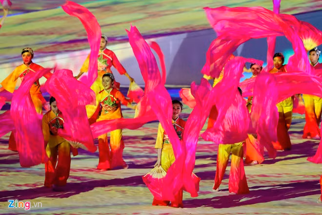 Những màn biểu diễn đầy màu sắc chuẩn bị cho lễ bế mạc SEA Games 29. Ảnh: Hải An.