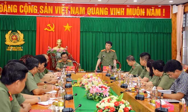 Đại tá Phạm Quang Khải, Tổng Biên tập Báo CAND phát biểu tại buổi làm việc.
