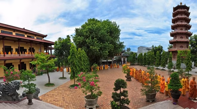 Chùa Từ Đàm – Huế.