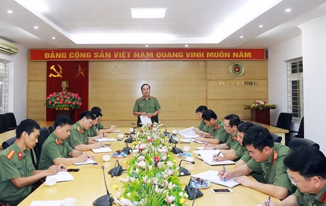Thứ trưởng Trần Quốc Tỏ phát biểu tại buổi làm việc.