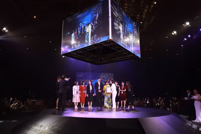 Tập đoàn Sun Group nhận giải tại Vietnam HR Awards 2020.