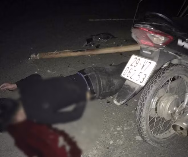 Nam thanh niên tử vong sau tai nạn. Ảnh: V.Mạnh