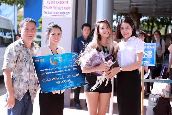 Được đón chào nồng hậu tại sân bay khiến Anna vô cùng xúc động