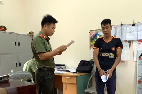 Cơ quan An ninh điều tra đọc lệnh bắt bị can Triệu Văn Vạng.
