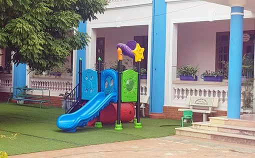 Triệu tập 3 cô giáo vụ bé trai tử vong khi chơi cầu trượt