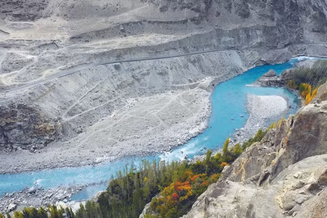 Karakoram chạy dọc theo dòng sông Hunza - Góc nhìn từ pháo đài Baltis. Karakoram chạy dọc theo dòng sông Hunza - Góc nhìn từ pháo đài Baltis.