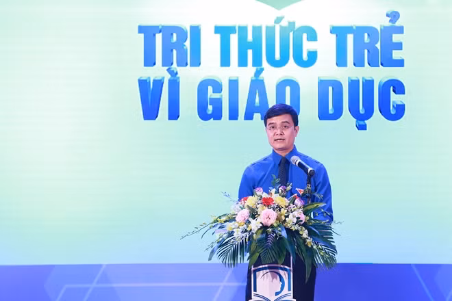 Đ/c Bùi Quang Huy, Bí thư Ban chấp hành Trung ương Đoàn, Chủ tịch Hội sinh viên Việt Nam .