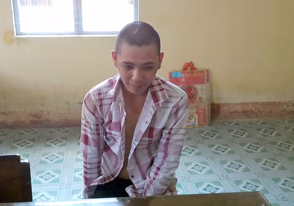 Đối tượng Lê Chí Bảo tại cơ quan Công an.