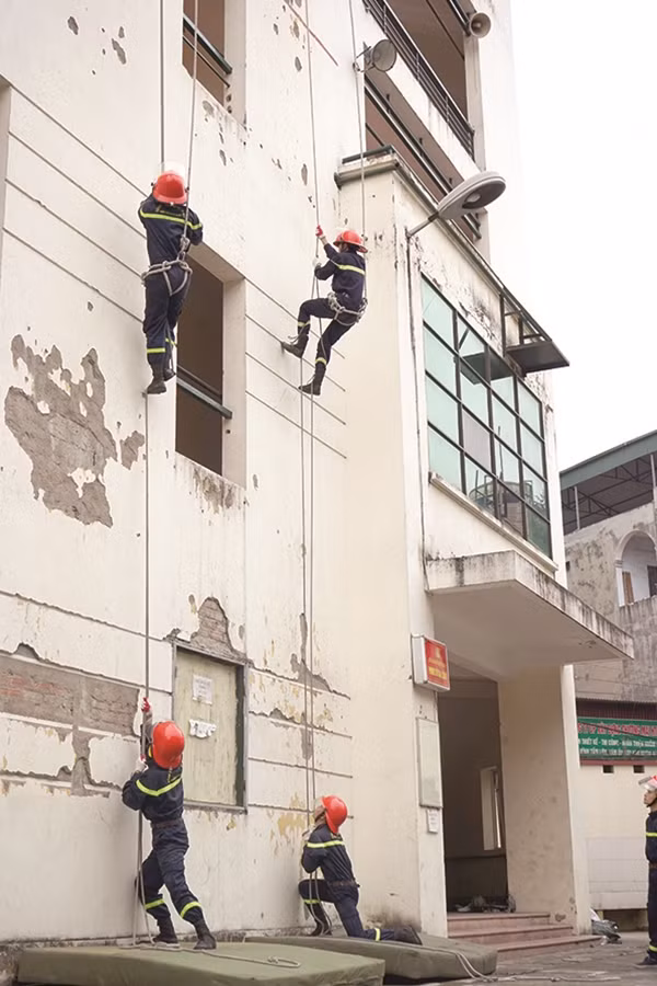 Khổ luyện ngày thường, thành công trong chiến đấu.
