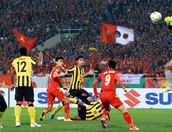 Malaysia đang thể hiện một bộ mặt hoàn toàn khác với trận lượt đi. Ảnh: VNE.