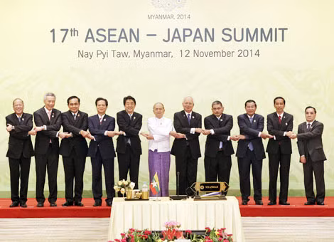 Thủ tướng Nguyễn Tấn Dũng và các Trưởng đoàn các nước ASEAN tại Hội nghị cấp cao ASEAN 25.