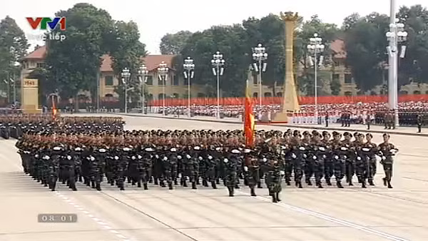 Khối Chiến sĩ Trinh sát đặc nhiệm đang tiến vào Lễ đài. Ảnh: Chụp màn hình.