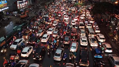 Hà Nội cần có những bước đi cẩn trọng, tránh cách làm vội vàng trong việc đưa ra các giải pháp giao thông đô thị.