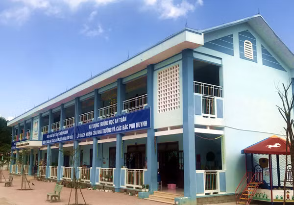Trường Mầm non Nghĩa Kỳ với nhiều hạng mục vừa được đưa vào sử dụng đã hư hỏng.