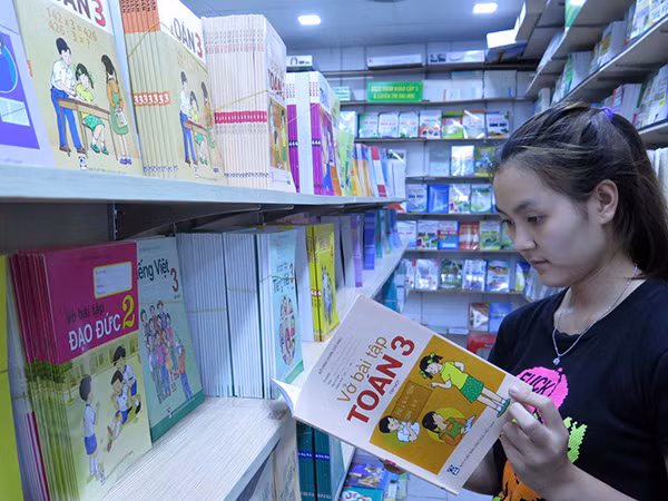 Việc thẩm định sách giáo khoa cho năm học mới vẫn còn nhiều ý kiến khác nhau. Ảnh minh họa CTV.