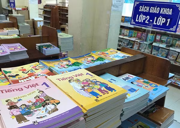 Ảnh minh họa: Bắt đầu từ năm học 2020-2021, học sinh lớp 1 sẽ học SGK mới.