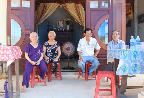 Người dân Lộc An thương tiếc khi nghe tin Đại tướng Lê Đức Anh qua đời. Người dân Lộc An thương tiếc khi nghe tin Đại tướng Lê Đức Anh qua đời.