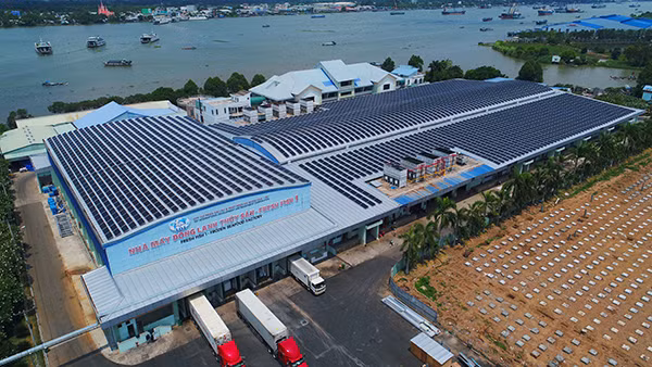 Hệ thống điện mặt trời của Nhà máy đông lạnh thủy sản số 1, do Tập đoàn Sao Mai lắp đặt.