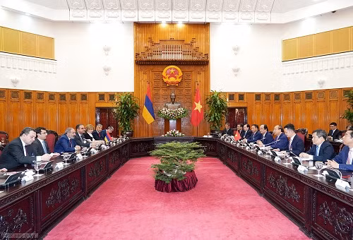 Thủ tướng Nguyễn Xuân Phúc hội đàm với Thủ tướng Armenia Nikol Pashinyan.