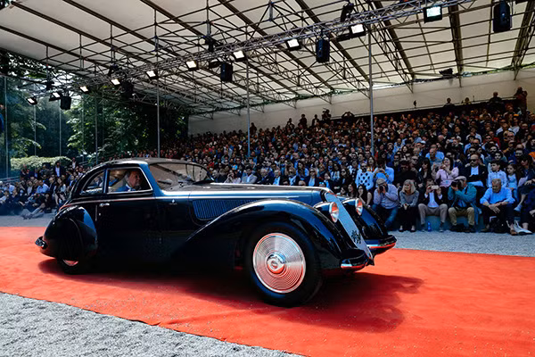 Giải thưởng danh giá dành cho chiếc Alfa Romeo 8C 2900B Berlinetta Touring 1937.