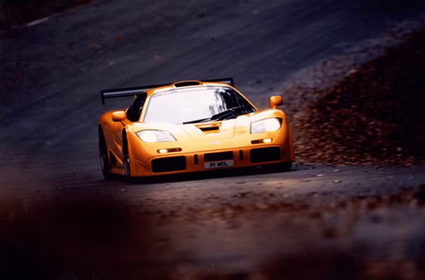 Mẫu siêu xe đua huyền thoại McLaren F1.