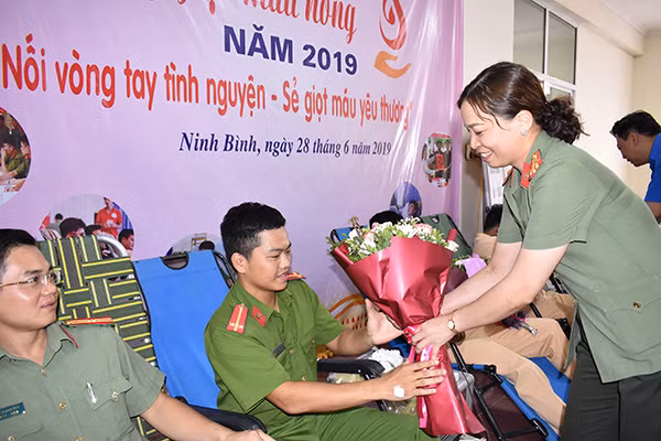 Một số hình ảnh tại buổi hiến máu tình nguyện.
