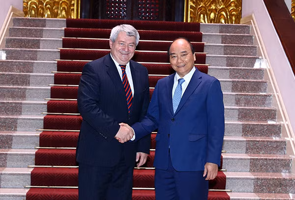 Thủ tướng Nguyễn Xuân Phúc và Phó Chủ tịch Hạ viện Cộng hòa Séc, Chủ tịch Đảng Cộng sản Séc - Morava Vojtech Filip tại buổi tiếp. Ảnh: TTXVN.