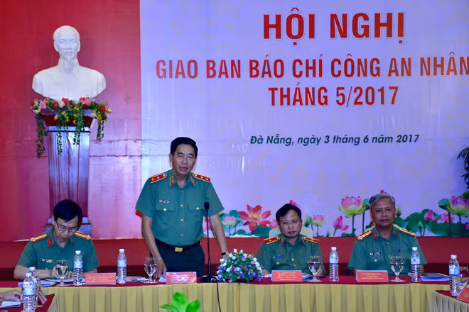 Trung tướng Lê Văn Đệ phát biểu chỉ đạo tại hội nghị.