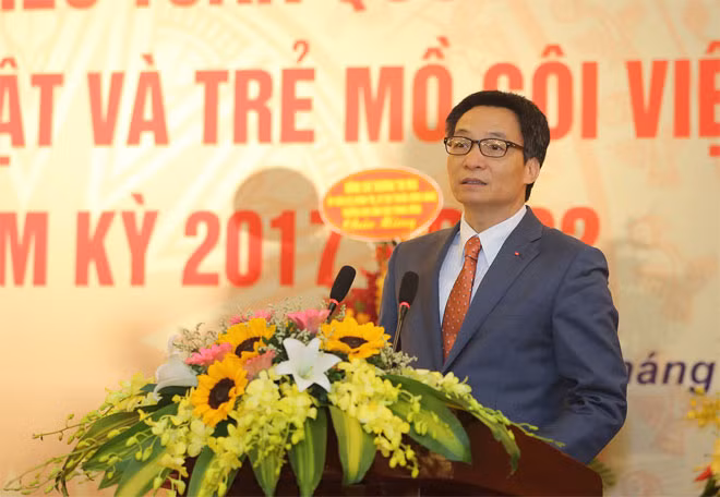 Phó Thủ tướng mong muốn Hội Bảo trợ người tàn tật và trẻ mồ côi Việt Nam tiếp tục chuyển mạnh từ hoạt động từ thiện thuần túy sang hoạt động có tính định hướng là bảo vệ quyền của các đối tượng này. Ảnh: VGP/Đình Nam.