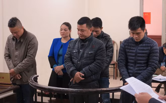 Các bị cáo tại phiên xử.