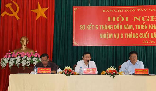 Phó Thủ tướng Vương Đình Huệ, chủ trì Hội nghị.