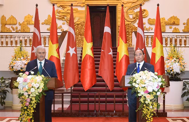 Thủ tướng Nguyễn Xuân Phúc và Thủ tướng Thổ Nhĩ Kỳ Binali Yildirim gặp gỡ báo chí - Ảnh: VGP/Quang Hiếu.