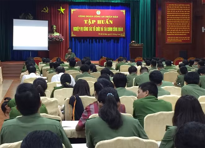 Quang cảnh buổi tập huấn. Quang cảnh buổi tập huấn.