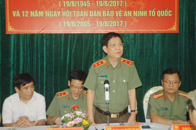 Thứ trưởng Nguyễn Văn Sơn phát biểu tại buổi làm việc.