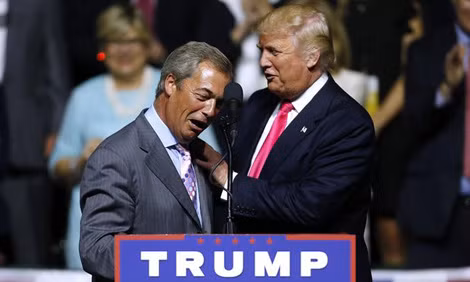 Nigel Farage dự một cuộc vận động cử tri của ông Trump năm 2016.