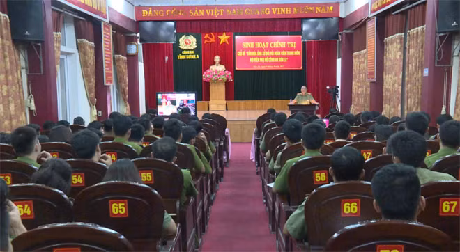 Quang cảnh buổi tập huấn.