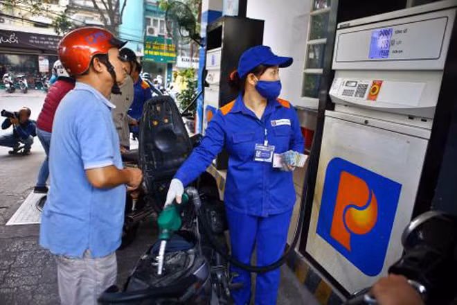 Thuế bảo vệ môi trường với xăng dầu đang gây chú ý lớn của người dân và doanh nghiệp.