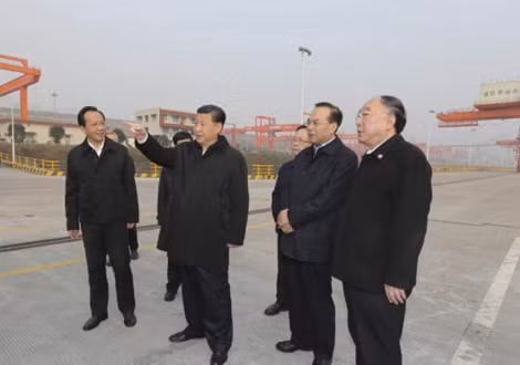Ông Tôn cùng Chủ tịch Tập Cận Bình khi đi thăm Trùng Khánh. Ảnh: South China Morning Post. Ông Tôn cùng Chủ tịch Tập Cận Bình khi đi thăm Trùng Khánh. Ảnh: South China Morning Post.