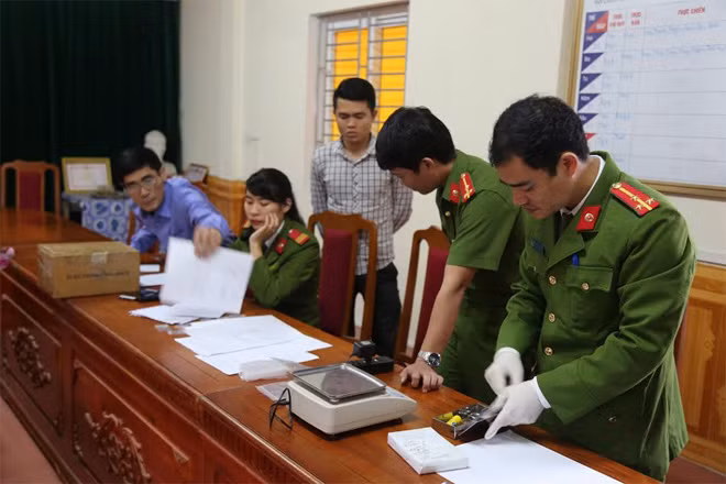 Cơ quan công an làm việc. Cơ quan công an làm việc.