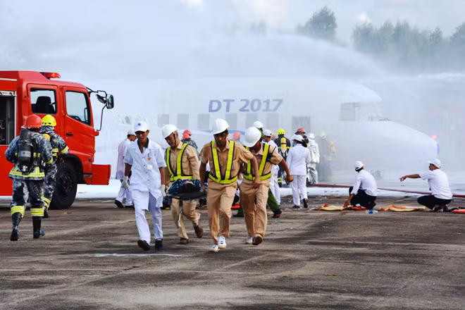 Lực lượng Công an diễn tập cứu nạn tại Cảng hàng không quốc tế Đà Nẵng.