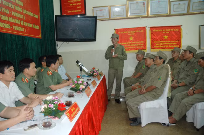 Đại diện Ban bảo vệ dân phố phường Nguyễn Du chia sẻ một số khó khăn của lực lượng BVDP trong công tác giữ gìn ANTT tại khu dân cư