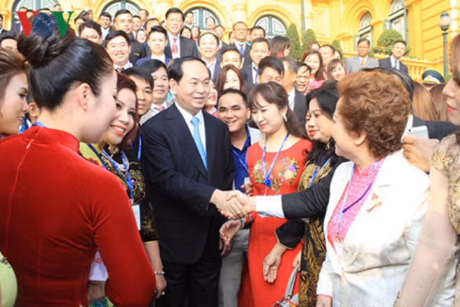 Chủ tịch nước đề nghị phải xây dựng đội ngũ doanh nhân Việt Nam ngày càng lớn mạnh, từng bước vươn ra thế giới.