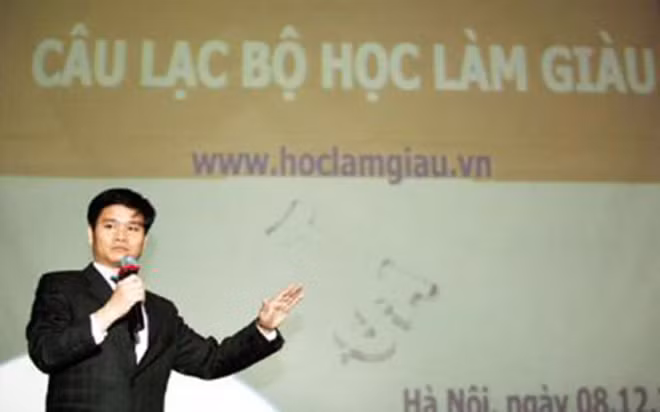 Bị can Phạm Thanh Hải diễn thuyết tại một hội thảo.