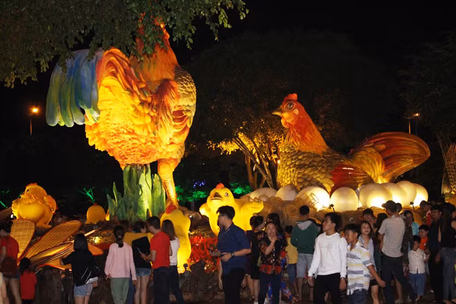 “Mẹ gà ấp trứng”, một trong ba địa điểm hút khách.